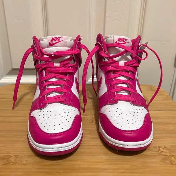 Nike Women’s SIZE 8 Dunk High 